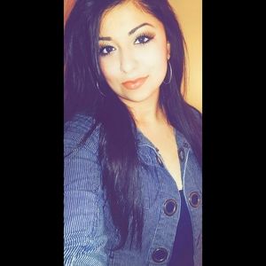 Meet your Posher, Daniela